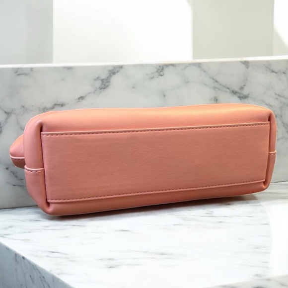 BV Bag Giveaway • Auth Bottega Veneta The Point Triangle in Peachy Pink Leather - Picture 7 of 9